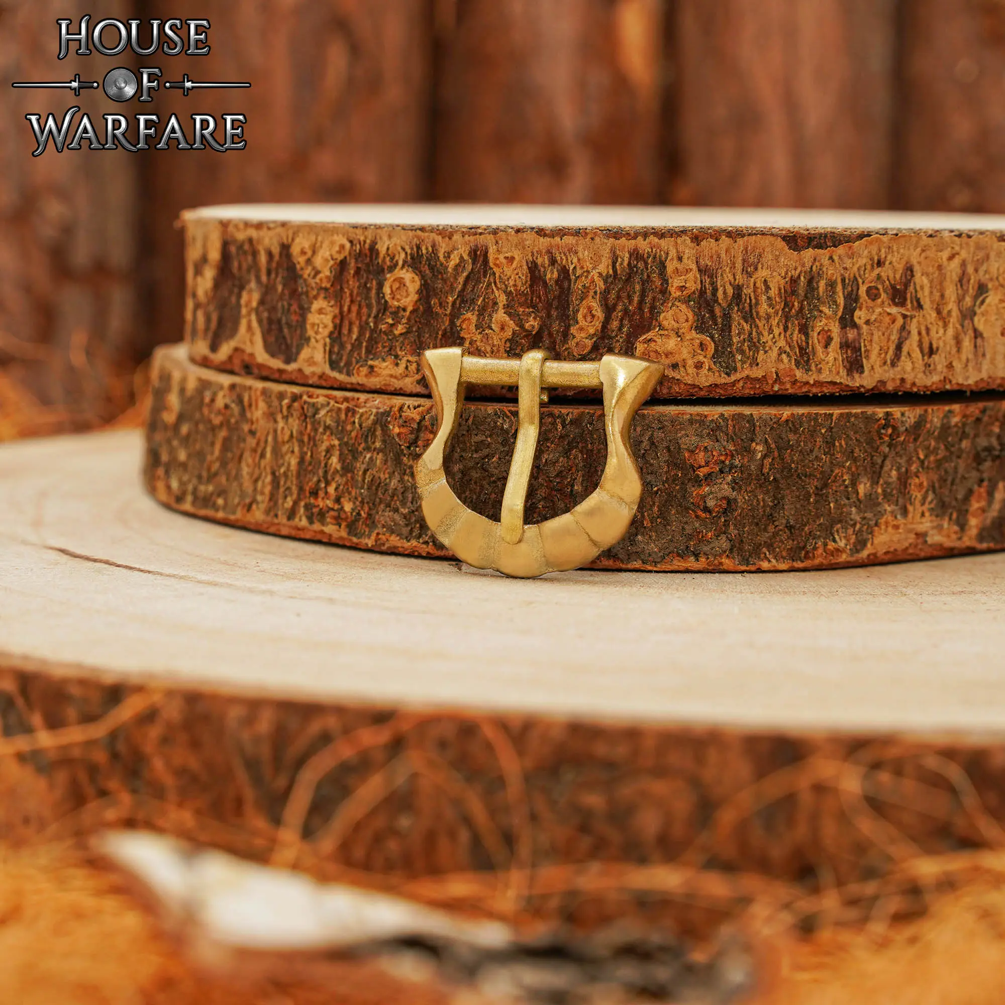 Boucle laiton massif design lobé décoratif médiéval - Ferrure sangle armure dorée ornementale