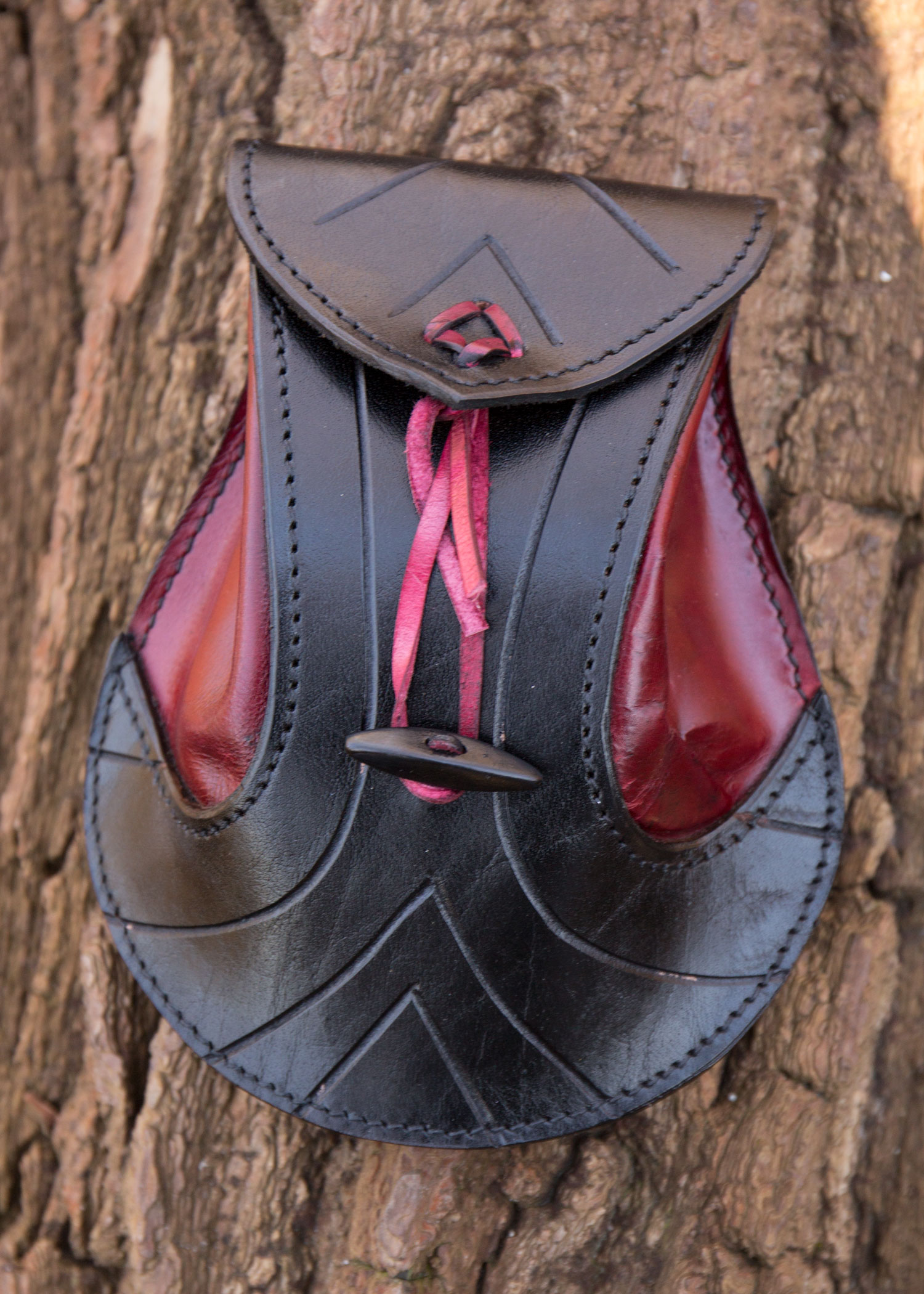 Sacoche LARP en cuir noir et rouge Epic Armoury