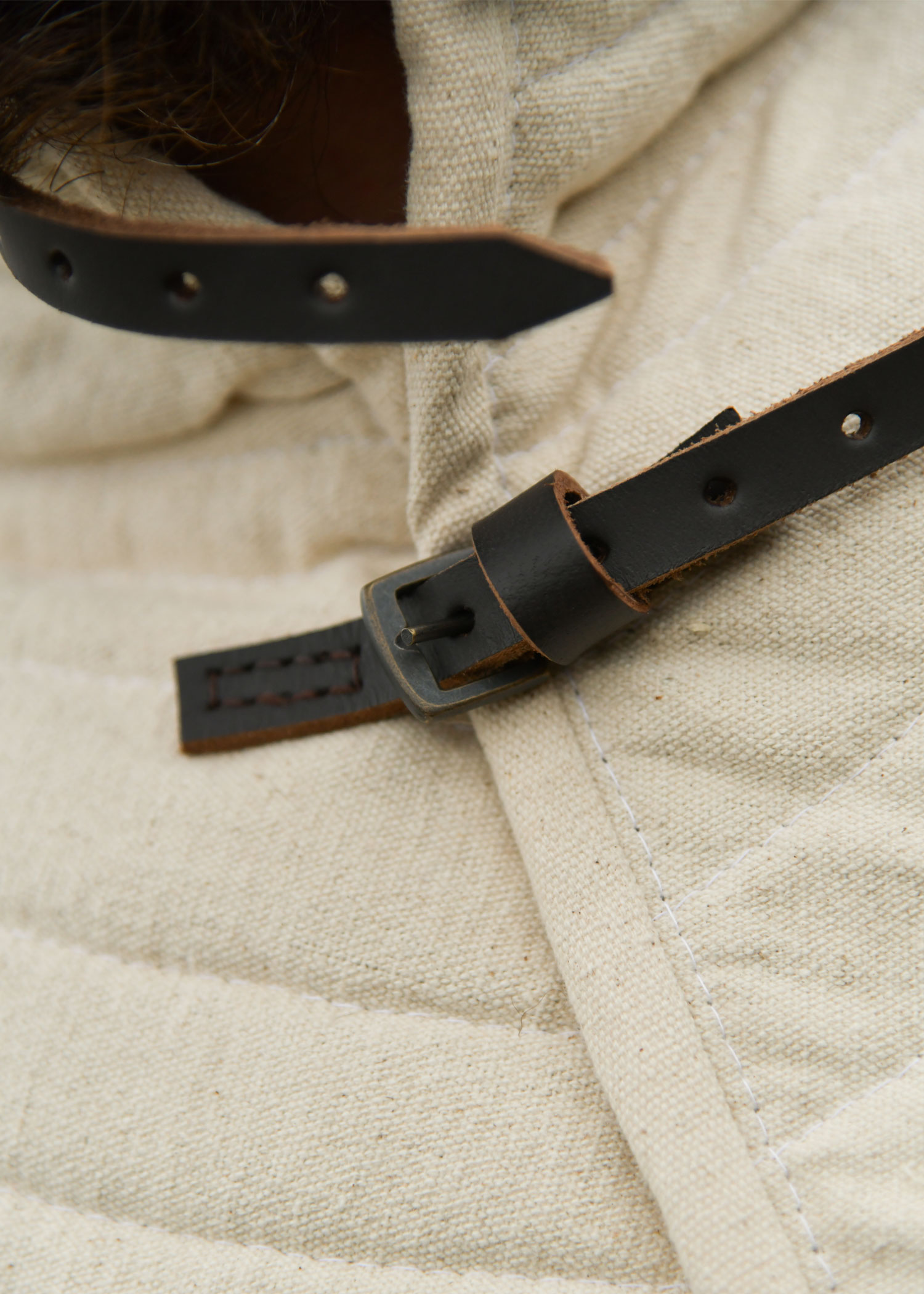 Système d'ajustement du col médiéval ULFBERTH avec boucles en laiton